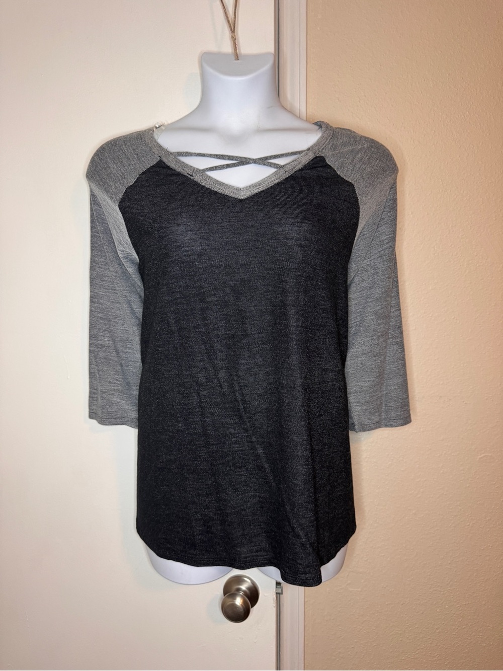 MISIA Curvy 3X Colorblock Raglan Top NWT - Picture 2 of 7